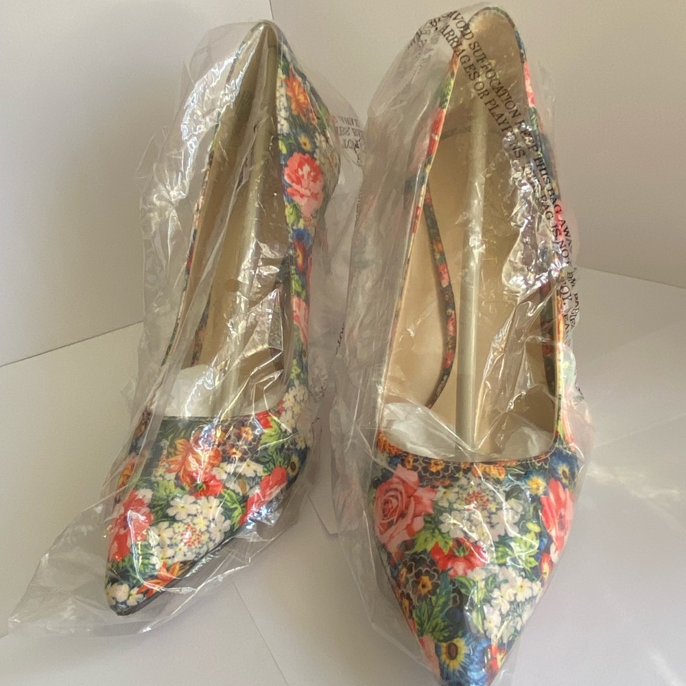 Nine West 

Stiletto Floral Pump Pointed Toe
